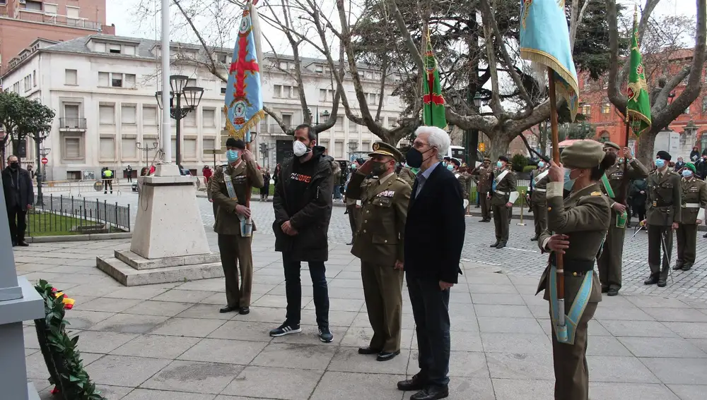 Arriado solemne de la Bandera nacional en el Palacio Real de Valladolid