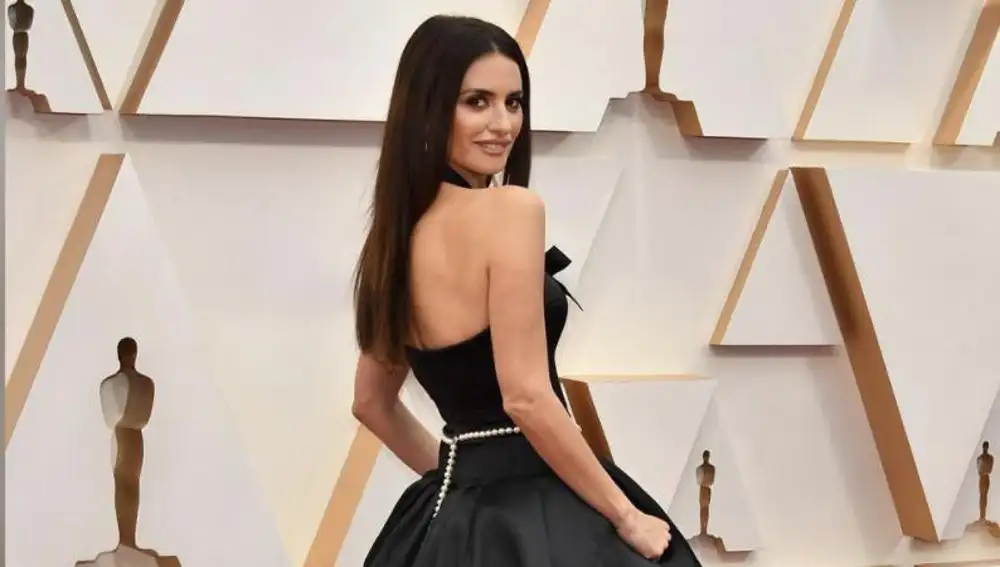 Look de Penélope Cruz en la alfombra roja de los Premios Oscar en 2020.