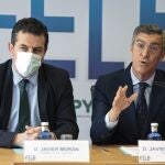 El presidente de la Federación Leonesa de Empresarios, Javier Cepedano (3D), y de la delegación de FELE Bierzo, Javier Morán (I), acompañados por representantes empresariales, analizan la situación que atraviesan sectores como el industrial y el de construcción a consecuencia del incremento de precios y las dificultades de abastecimiento