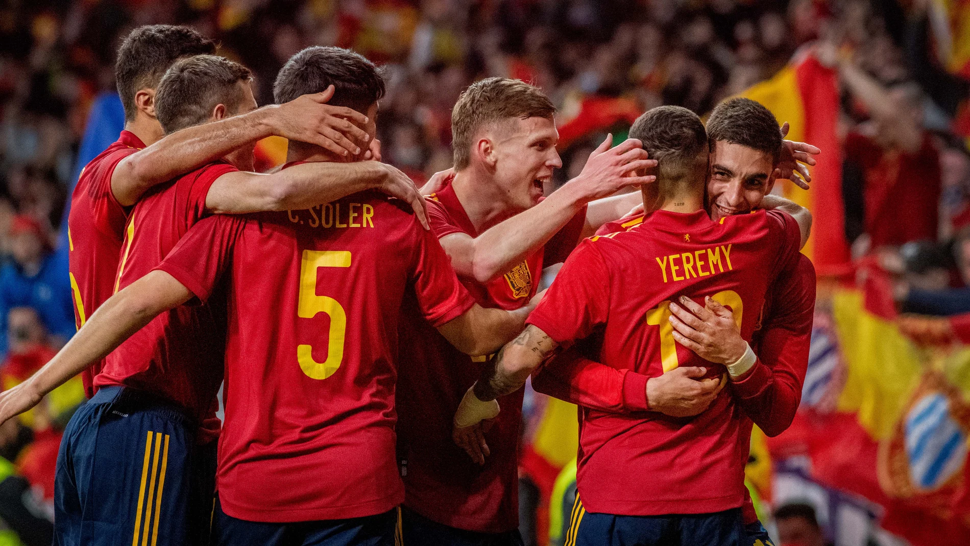 Los jugadores de la Selección celebran un gol.