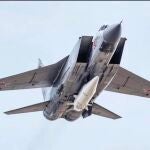 Con la capacidad de volar a Mach 5 (o cinco veces la velocidad del sonido) e incluso a Mach 10, puede cargar una bomba convencional de 1000 kilos o una ojiva nuclear