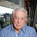 El escritor Mario Vargas Llosa