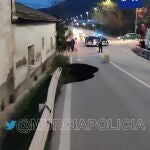 Un socavon en el camino de La Tiñosa