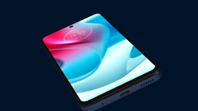 Base del Moto G60s en el que se puede apreciar el pequeño hueco típico en los móviles Android.