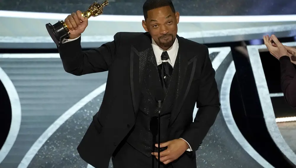 Will Smith agradeciendo su Oscar al Mejor Actor por "El método Williams" (AP Photo/Chris Pizzello)