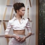 Zendaya en la alfombra roja de los Premios Oscar 2022.
