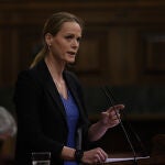 La diputada socialista Zaida Cantera durante su intervención en el Pleno