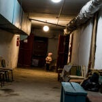 El búnker de un colegio en la localidad de Lymany sirve de refugio a niños que han logrado salir de Jersón