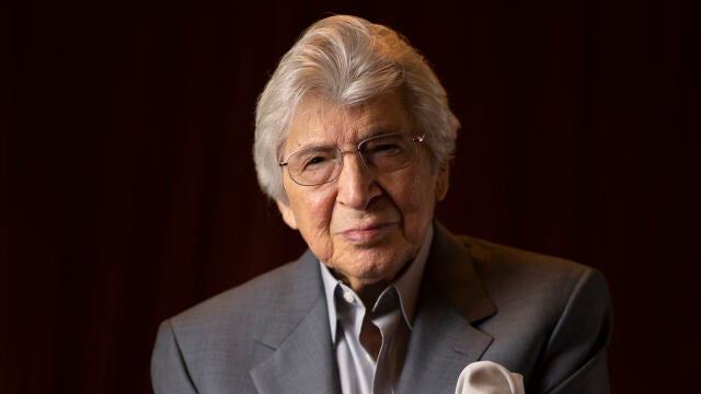 Manuel Alejandro se sube el sábado por primera vez al Teatro Real