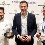 El presidente de la Diputación, Conrado Íscar, presenta en Madrid Fusión la campaña "Alimentos con Pasión. En la imagen junto a los cocineros de la finca Arzuaga, Víctor Gutiérrez y Sara Ferreres