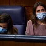 La ministra de Igualdad ha tachado de “racistas, xenófobos y machistas” a los agentes. Además, acusa a los jueces de “oponerse y ser un obstáculo” para que las mujeres accedan a sus derechos.