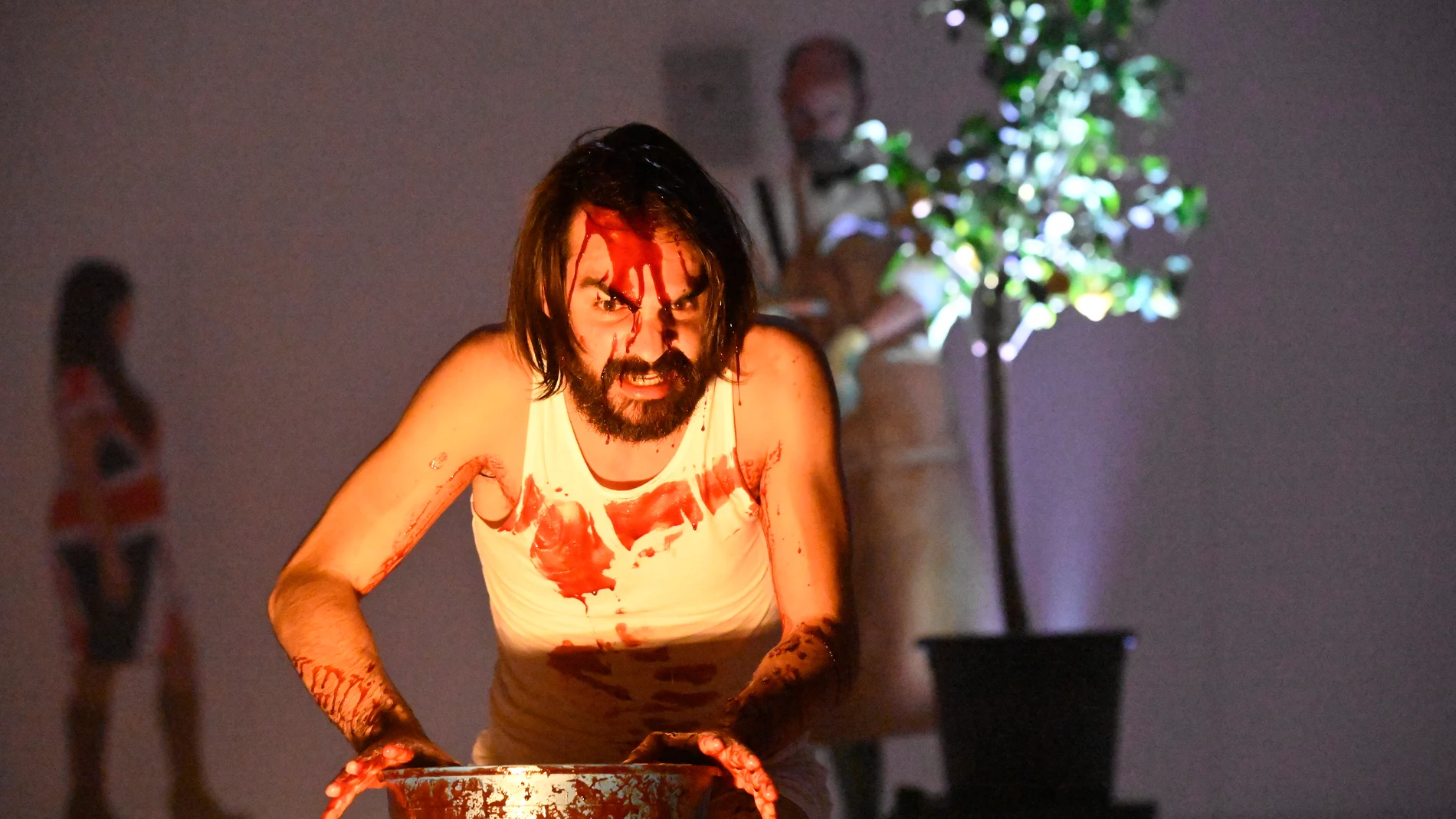 "Erresuma/Kingdom/Reino" es una fiesta de la sangre y lo excesivo