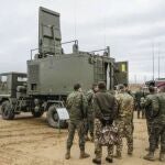 Imagen del sistema de radar Arthur llevado por el Ejército español a Letonia