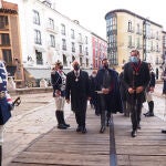 Pregón de la Semana Santa de Valladolid de 2022, a cargo del historiador vallisoletano Javier Burrieza. En la imagen entrando en la catedral junto a Óscar Puente