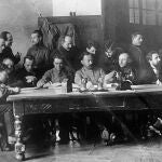 Algunos miembros de la Cheka, la primera organización de inteligencia política y militar soviética, en 1919