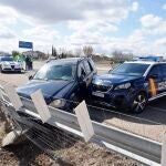 Accidente de un vehículo tras una persecución policial en la carretera de Segovia