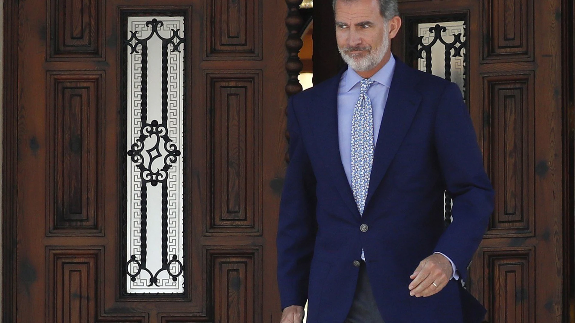 El rey Felipe VI a la entrada del Palacio de Marivent