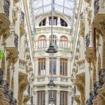El pasaje de Lodares es una de las tres galerías modernistas existentes en España
