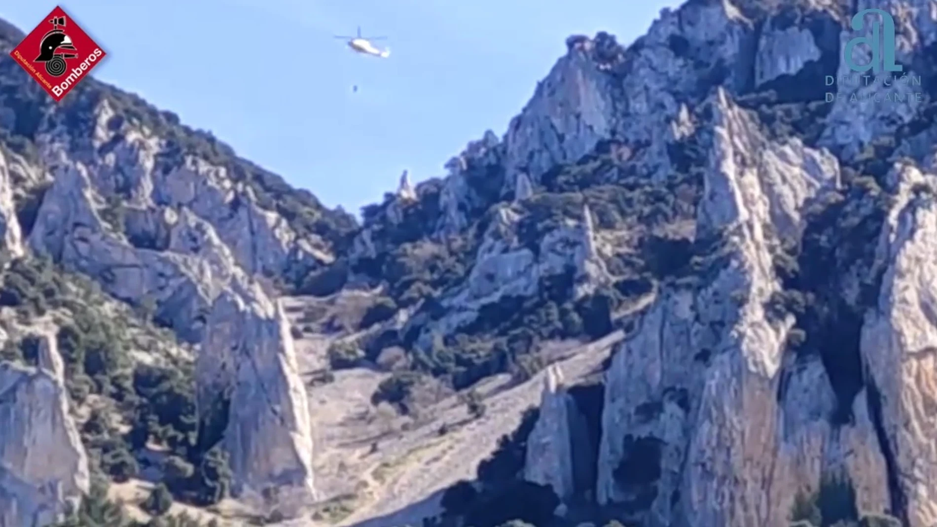 Rescate de un hombre en el barranc estret de les penyes, entre Callosa d'en Sarrià y Bolulla