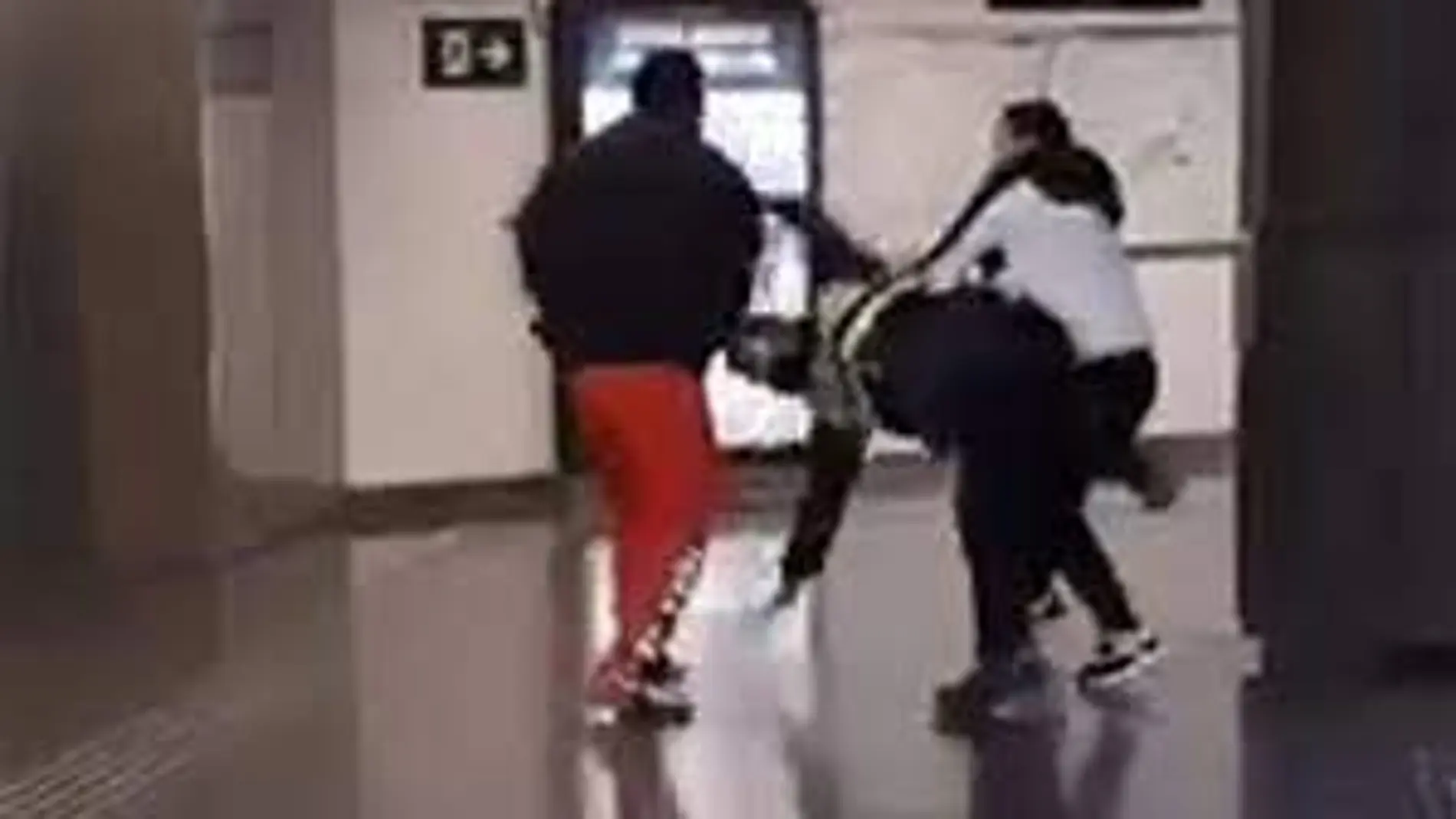 Imagen de archivo de una agresión en la red de Renfe de Barcelona