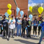 Suelta de globos por la paz en el IES Ramón y Cajal de Valladolid