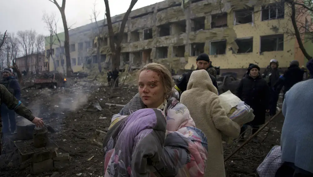 Bombardeo a un hospital en Mariupol