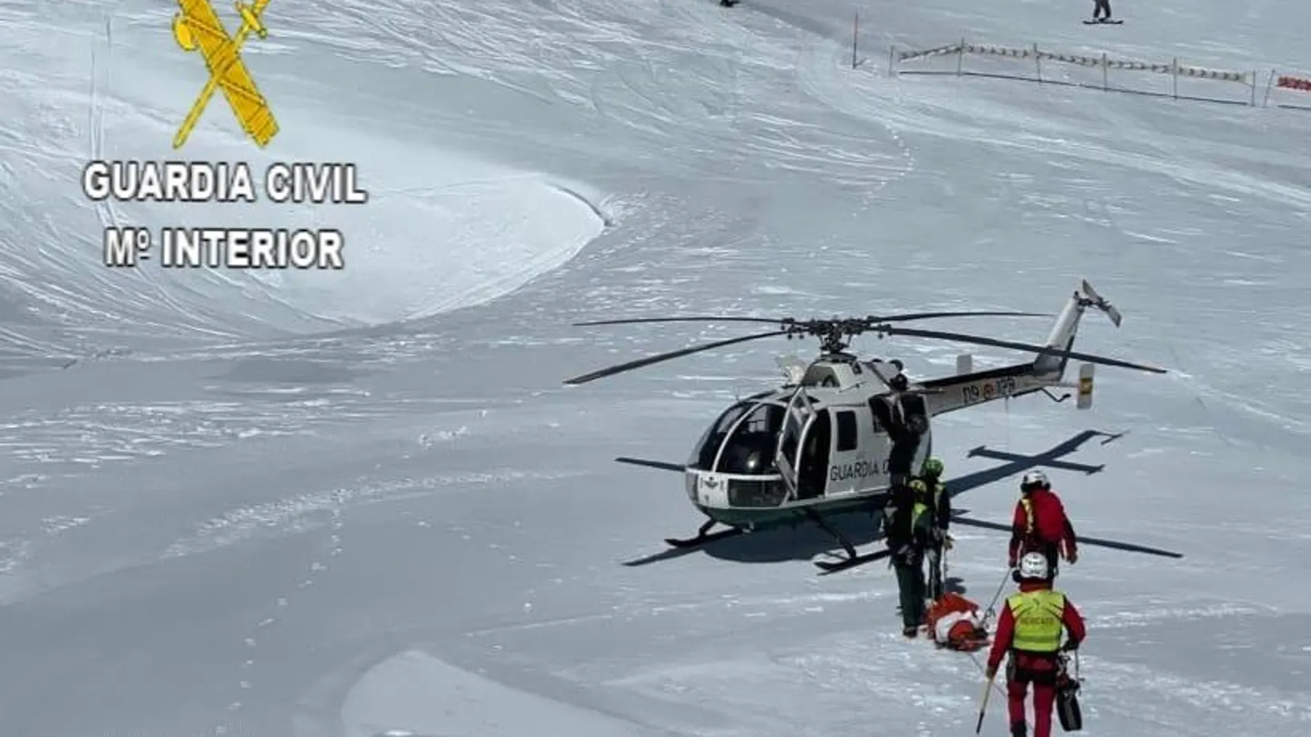 Fallece un esquiador joven y otro resulta herido tras chocar en la estación invernal de San Isidro (Puebla de Lillo, León)