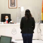 La acusada declara ante la Audiencia Nacional durante su juicio por presuntamente haber enviado dinero a Siria, a través de un intermediario en Turquía, para financiar a "terroristas establecidos en la zona de conflicto", incluido un miembro del Dáesh.