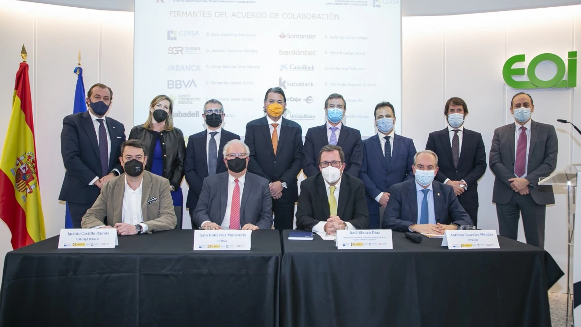 Los representantes del Gobierno y de las sociedades de garantía suscriben el acuerdo
