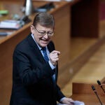 El presidente de la Generalitat, Ximo Puig interviene en la sesión de control en Les Corts