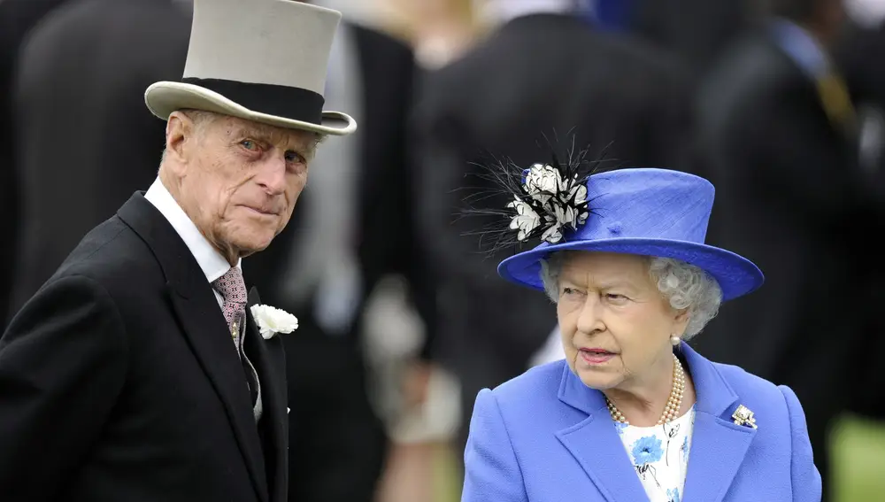 El duque de Edimburgo y la reina Isabel II, en una imagen de Archivo