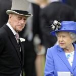 El duque de Edimburgo y la reina Isabel II, en una imagen de Archivo