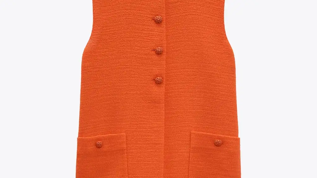 Chaleco estructura bolsillos, de Zara