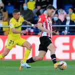 Óscar De Marcos (derecha) ha jugado 452 partidos con el Athletic.