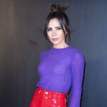 La diseñadora y cantante Victoria Adams asiste al desfile de Saint Laurent en la Semana de la Moda de París en París, Francia, el 1 de marzo de 2022
