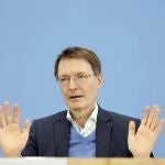 El ministro de Sanidad Karl Lauterbach, objetivo de los negacionistas alemanes