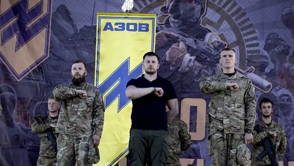 Andriy Biletsky , fundador del batallón Azov, donde se usa el símbolo nazi Wolfsangel como logotipo