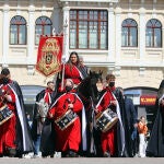 El pregón a caballo anuncia en León el “drama del Gólgota” del Viernes Santo