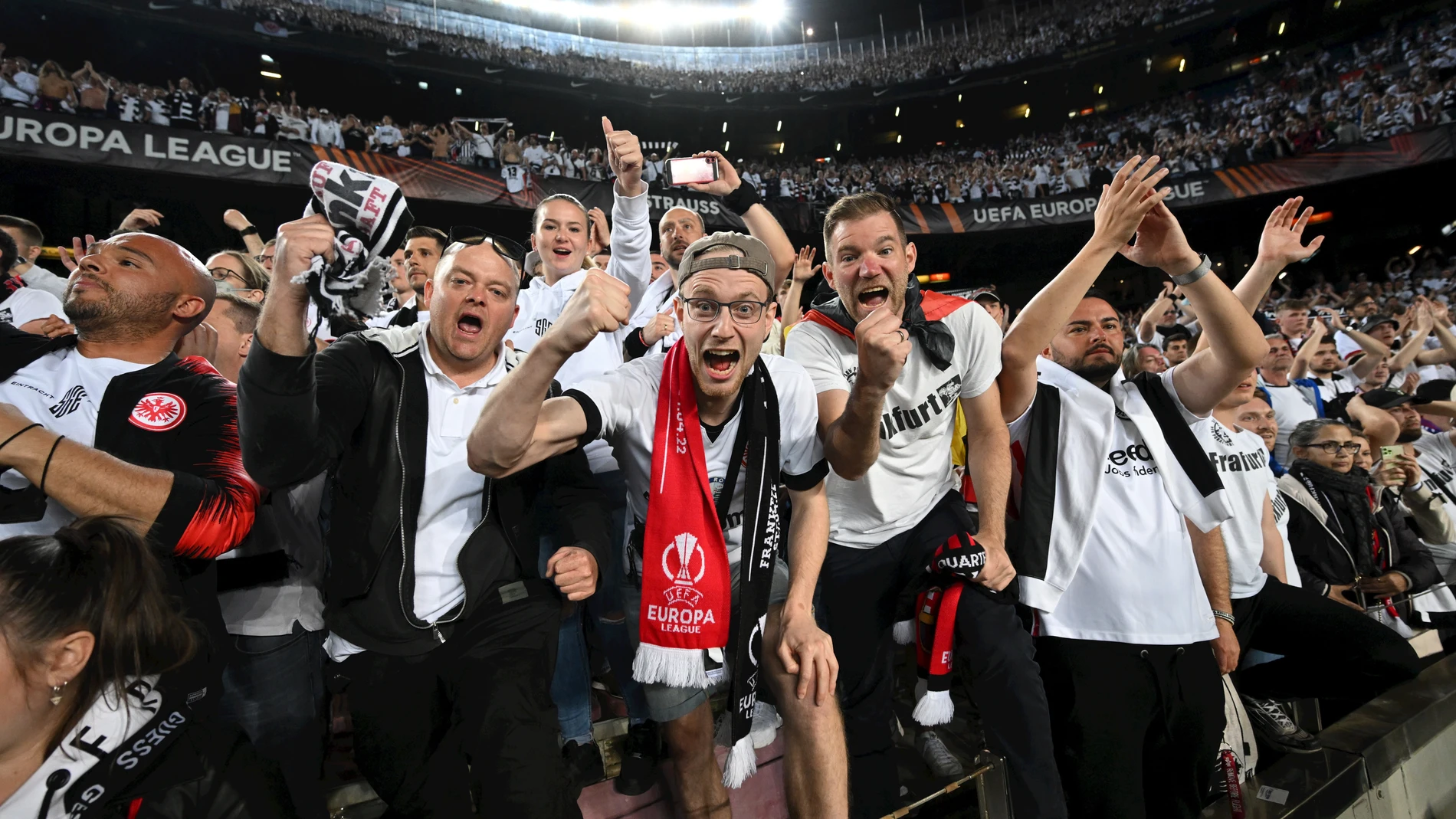 El Camp Nou contó con la presencia de unos 20.000 seguidores del Eintracht