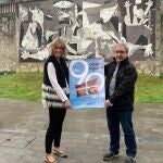 La secretaria del Euzkadi Buru Batzar (EBB), Mireia Zarate, y el responsable de Organización del EBB, Joseba Aurrekoetxea, en la presentación del Aberri Eguna en Gernika