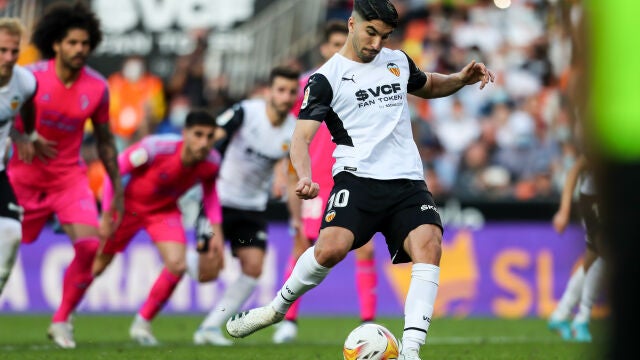 Carlos Soler con el Valencia.