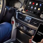 Cómo guardar dónde has aparcado el coche en Android Auto.