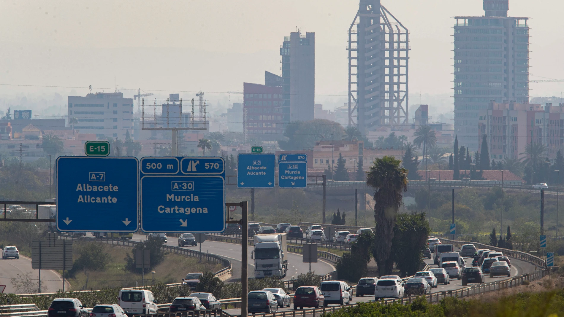 Retenciones de tráfico en la autovía A-7 a su paso por Murcia