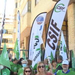 Funcionarios y policías se concentran frente a Muface para protestar por los recortes sanitarios