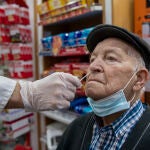 La incidencia de contagios entre los mayores de 60 años baja y se acerca a la barrera de los 100 casos por cada 100.000 habitantes