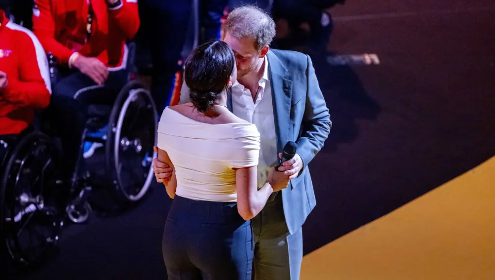 Harry y Meghan en la inauguración de los Juegos Invictus, en La Haya. EFE/EPA/ROBIN UTRECHT / POOL