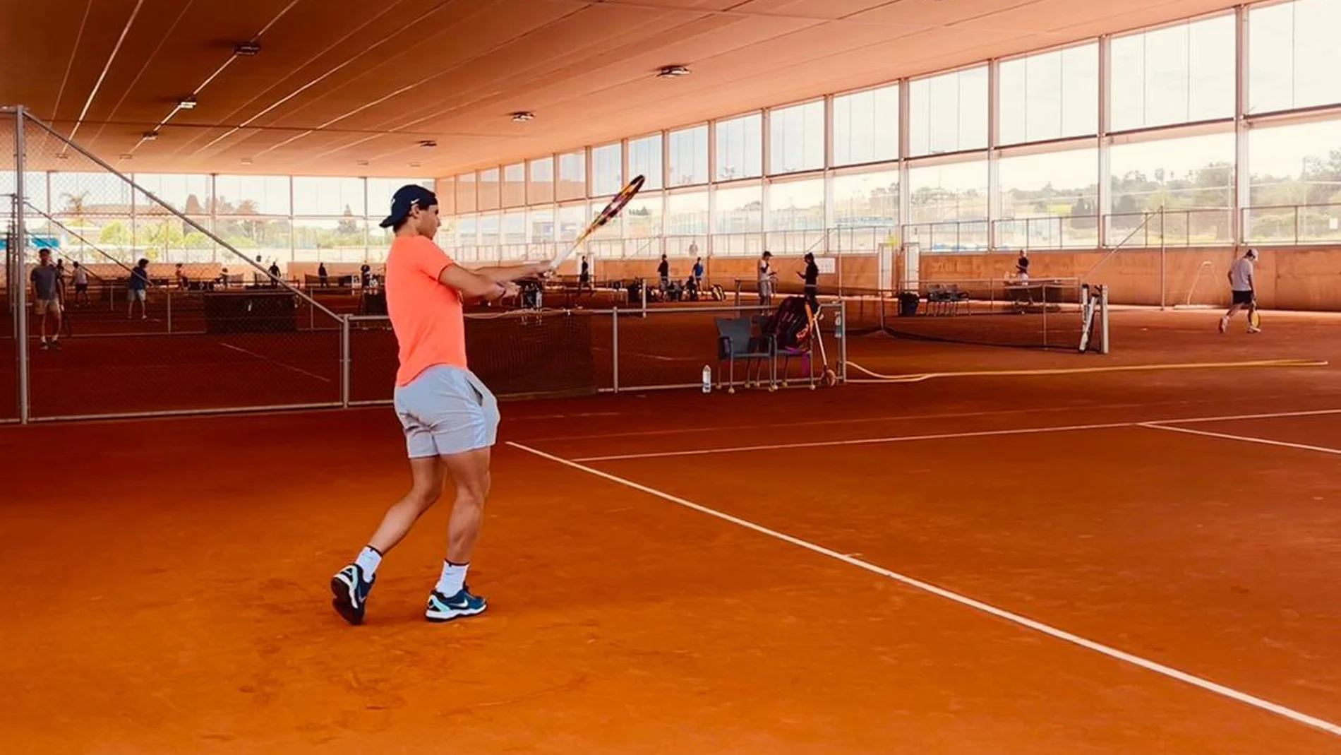 Nadal ya ha vuelto a entrenar en su Academia