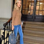Carmen Lomana con vaqueros de Zara.
