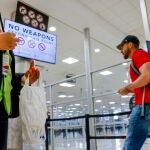 El fin de las mascarillas ha generado júbilo entre muchos estadounidenses, pero también ansiedad para quienes están preocupados por el impacto en personas vulnerables o inmunodeprimidas de la pandemia de covid-19