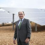 El presidente de Iberdrola, Ignacio Galán, en una instalación foltovoltaica de Salamanca
